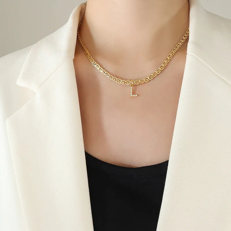 Gold-plated chain necklace with pavé initial charm L