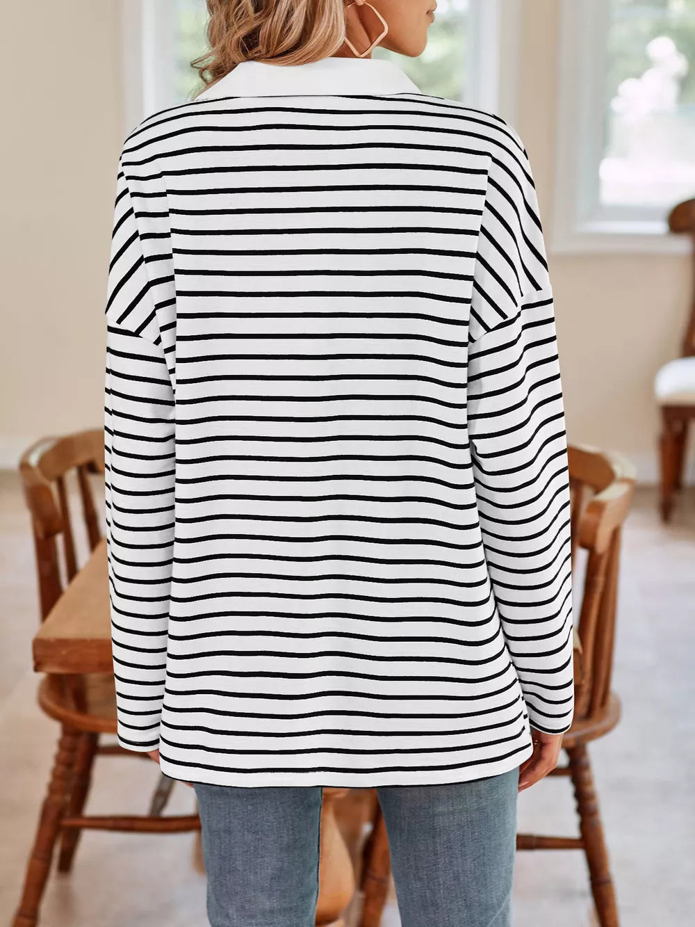 t-shirt in black with striped and stretch