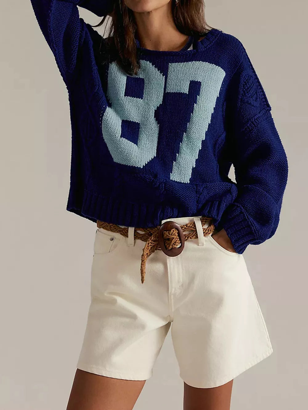 black pullover sweater with ribbed and long sleeve