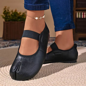 Split-toe Slip-on Flats in Brown with split-toe
