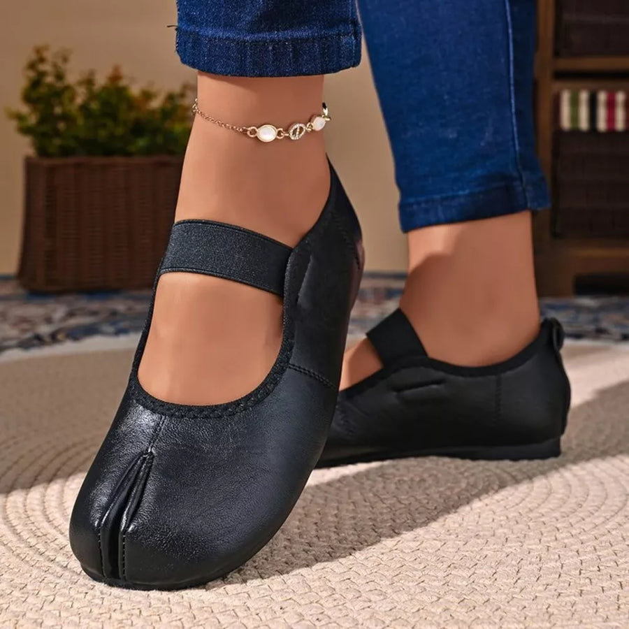 Split-toe Slip-on Flats in Brown with split-toe