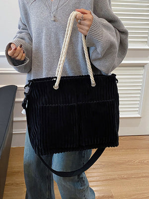 handbag in Black