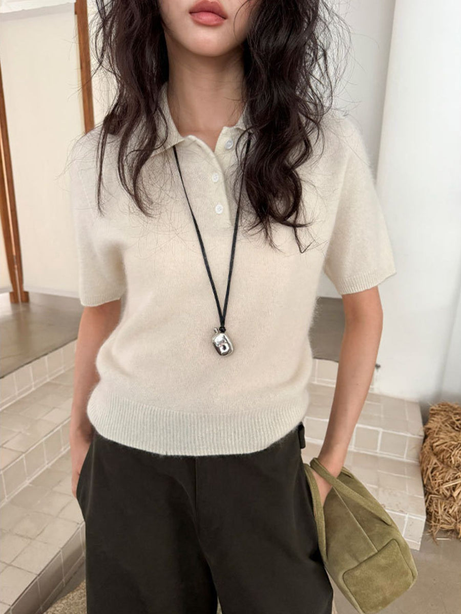 polo shirt in ivory featuring ribbed hem and regular fit