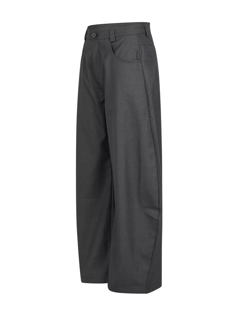 Voluminous wide-leg grey sweatpants with pockets and a button closure.