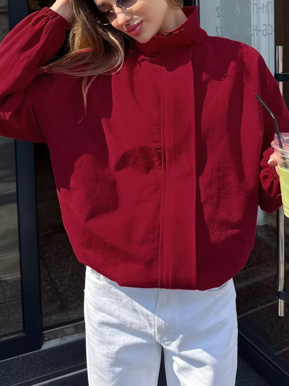 windbreaker in Red