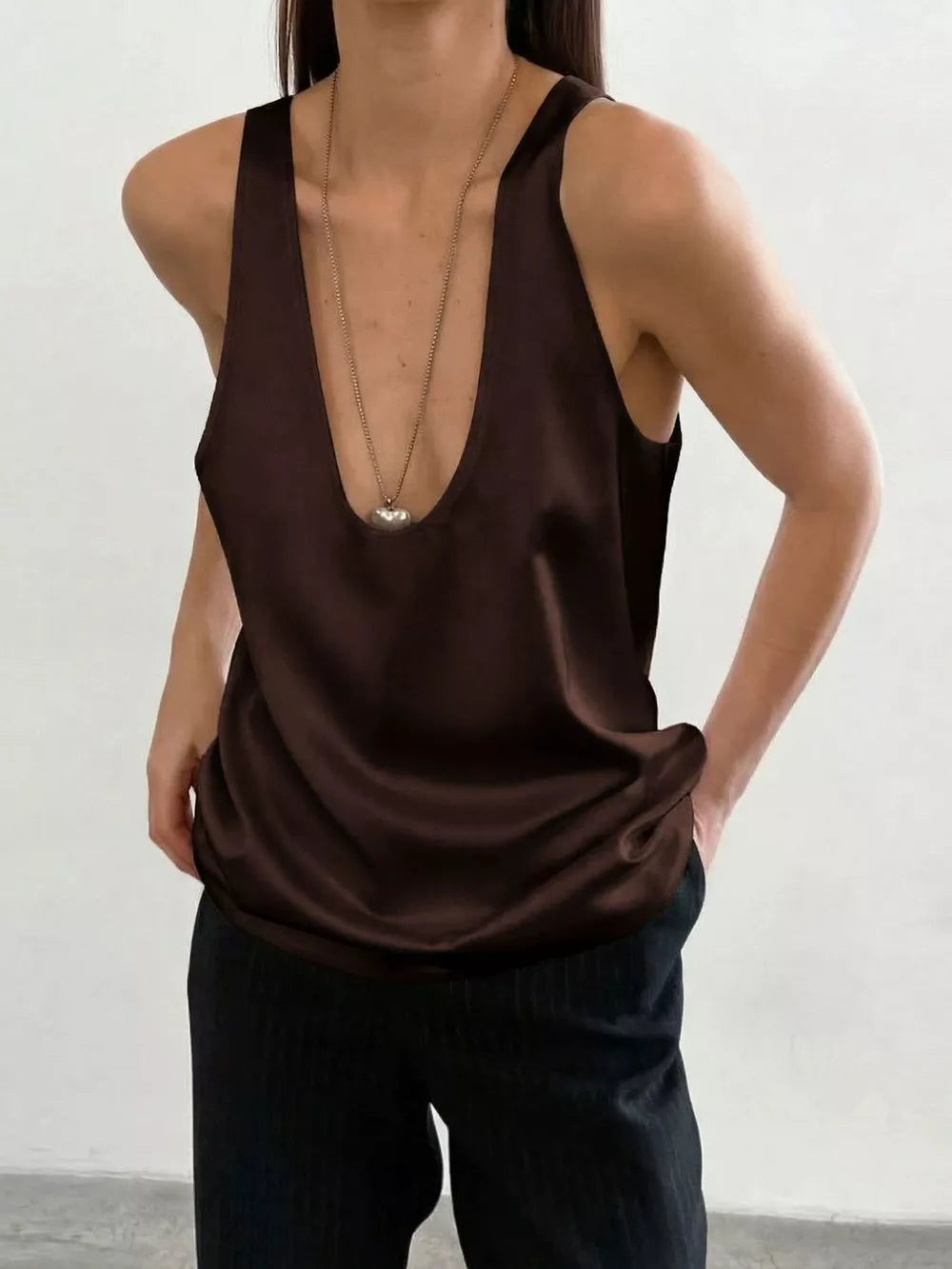 tank top in Black