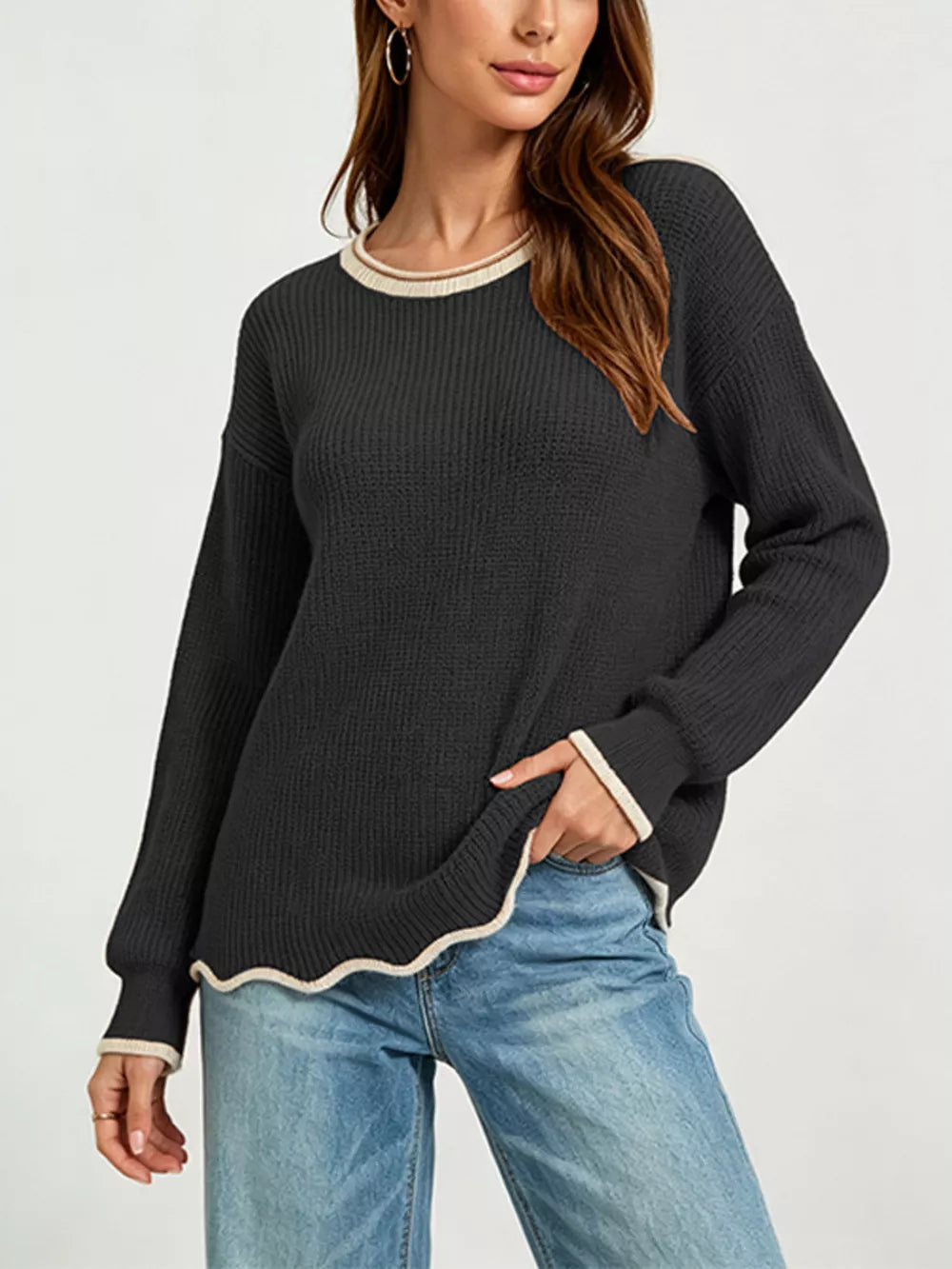 classic pullover sweater in Black with crew neck