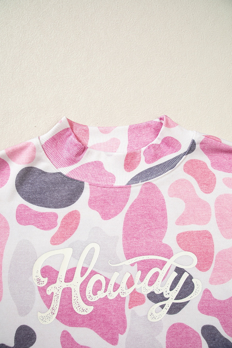 sweatshirt in hot pink with camo and stretchy