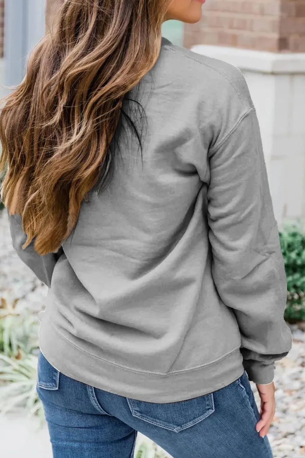 Gray crewneck sweatshirt with graphic detail and bows, casual style