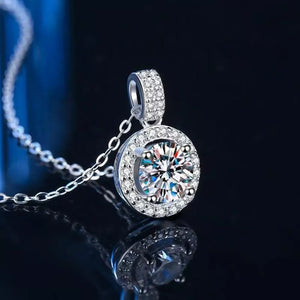925 sterling silver,Moissanite Carat weight: 1ct Care instructions: Avoid wearin necklace in Silver with straight silhouette