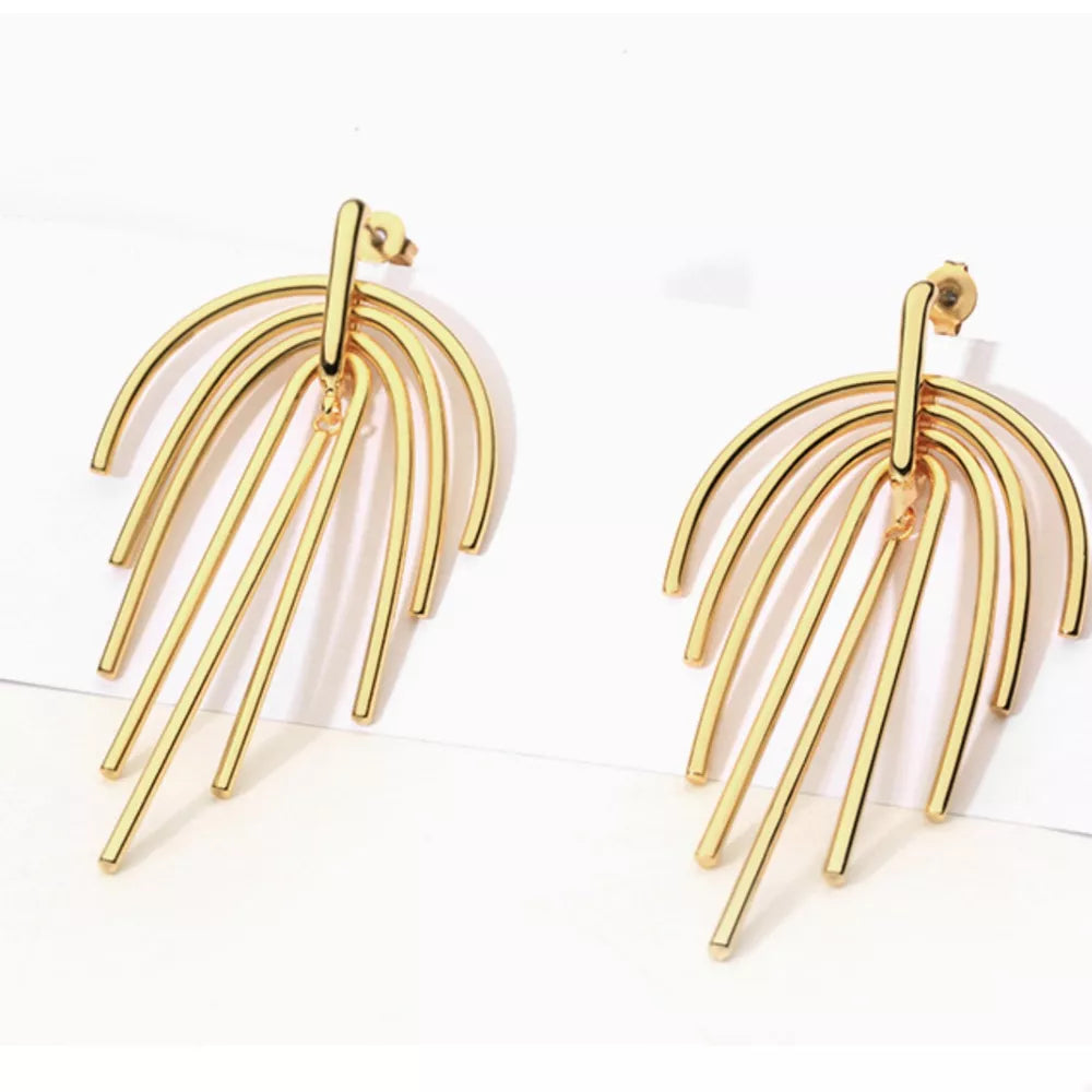 earrings in gold featuring 18K gold-plated and flared fit