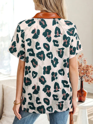 Print short sleeve blouse with animal print and brown collar