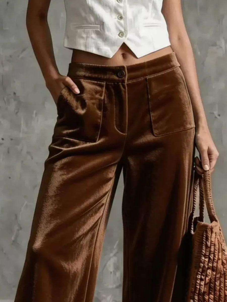 wide-leg pants in Black with buttoned and full-length