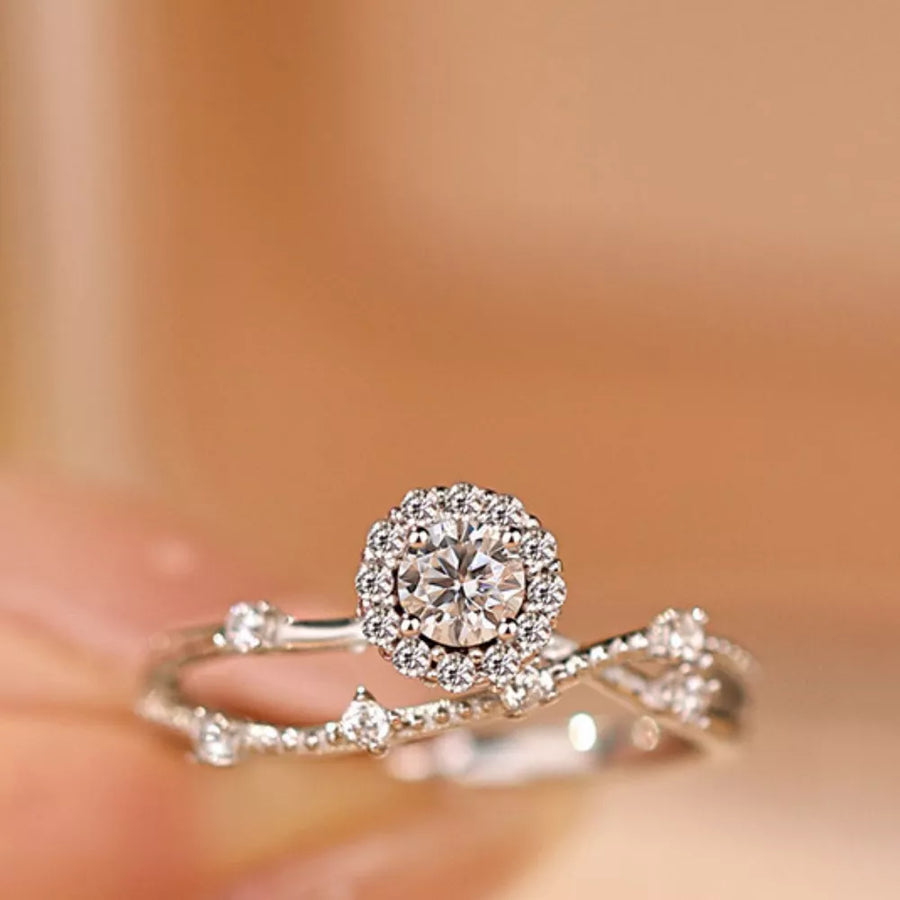 925 sterling silver,Moissanite Carat weight: 1ct Care instructions: Avoid wearin ring in Silver with fitted silhouette