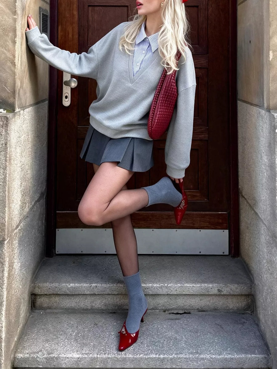 casual sweatshirt in light gray with v-neck