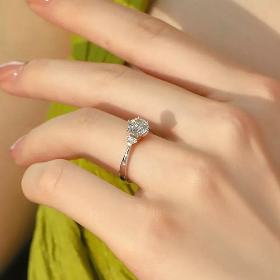 Silver with ring with moissanite stones 12