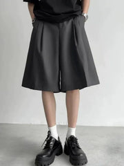 Men's dark gray loose-fit casual shorts with pockets and pleats.