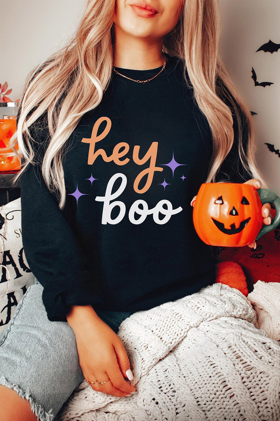 Black sweatshirt with hip-length and pullover