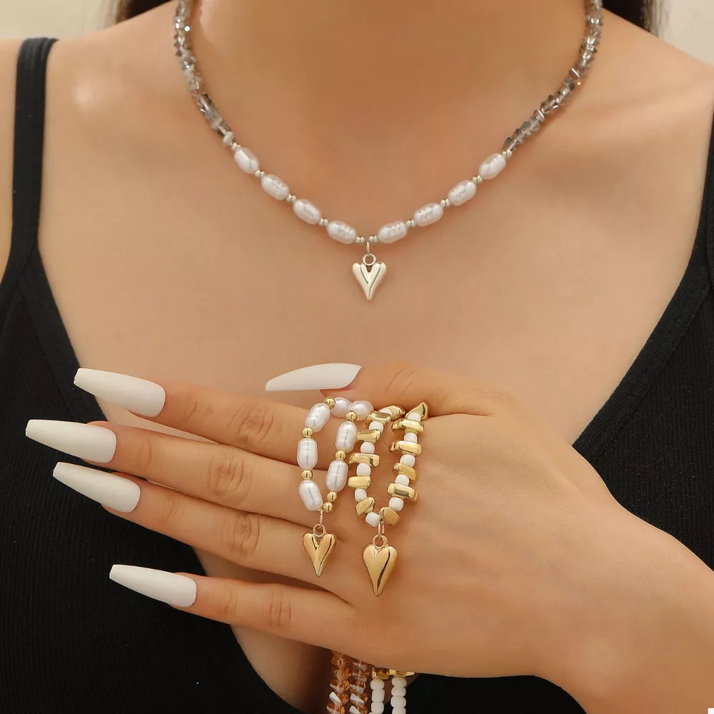 necklace in ivory featuring pendant and regular fit