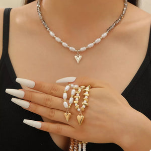 necklace in ivory featuring pendant and regular fit