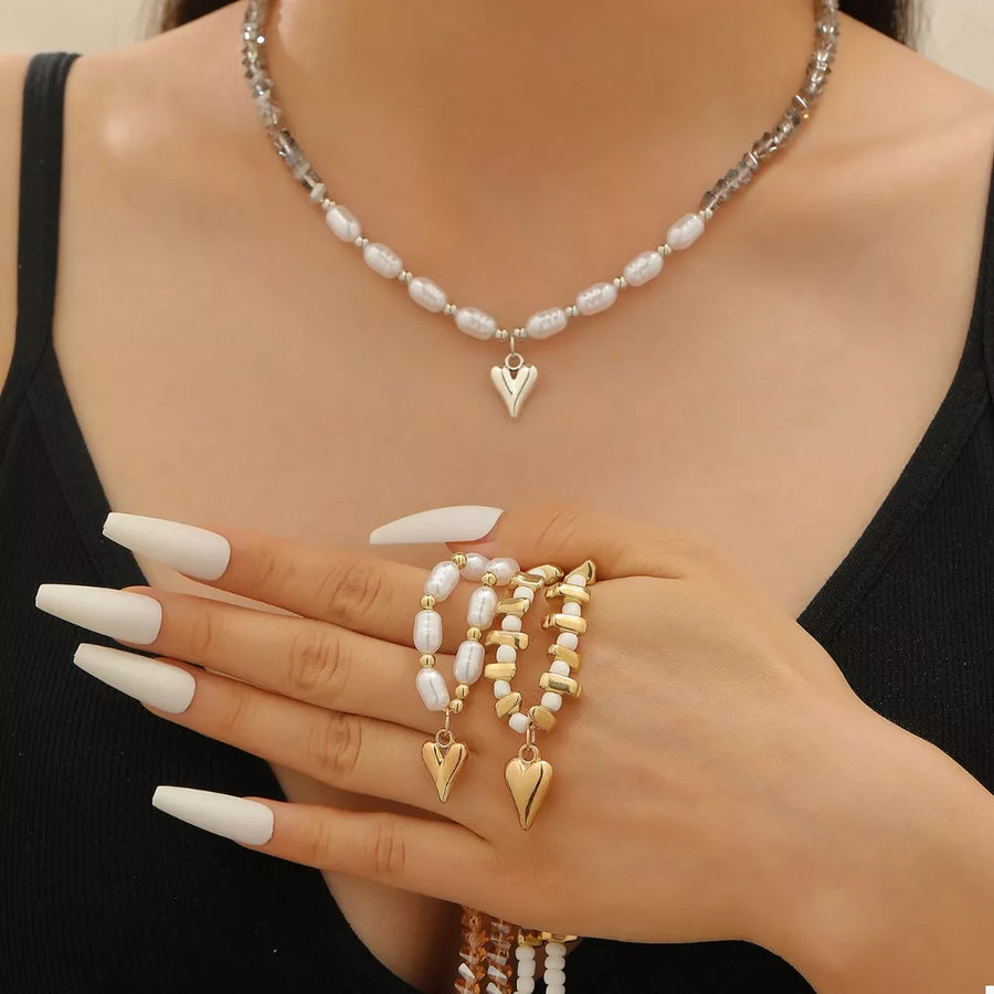 necklace in ivory featuring pendant and regular fit