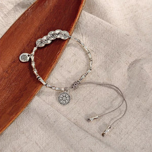 bracelet in silver featuring adjustable and fitted fit