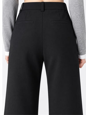 trousers in black with high-waisted and full-length
