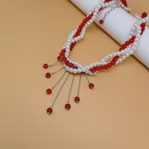 necklace in white with beaded and choker