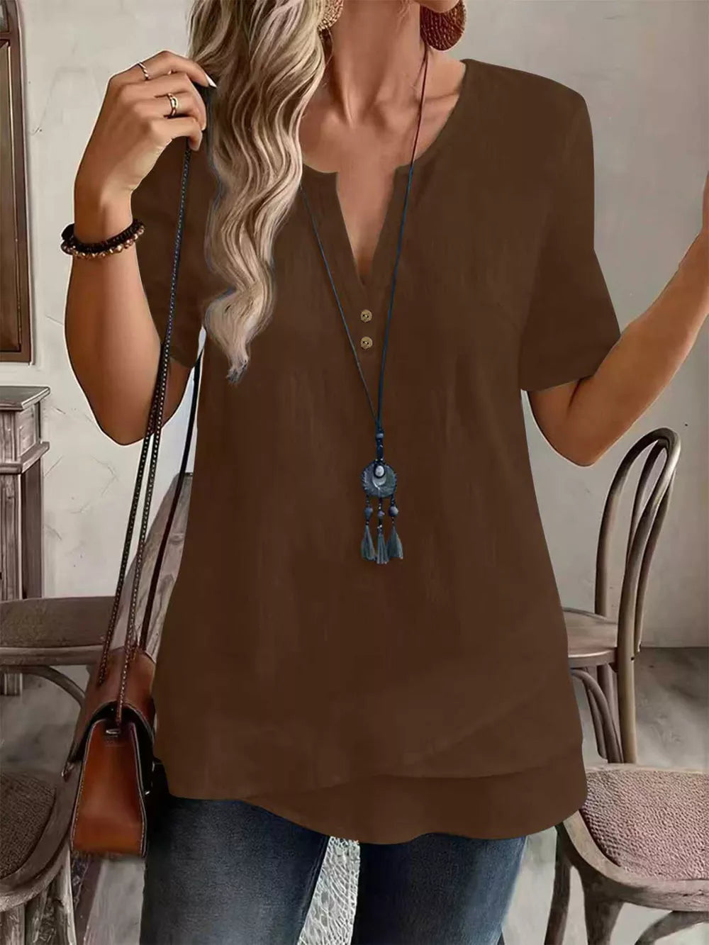 blouse in Burgundy with v-neck and short sleeve