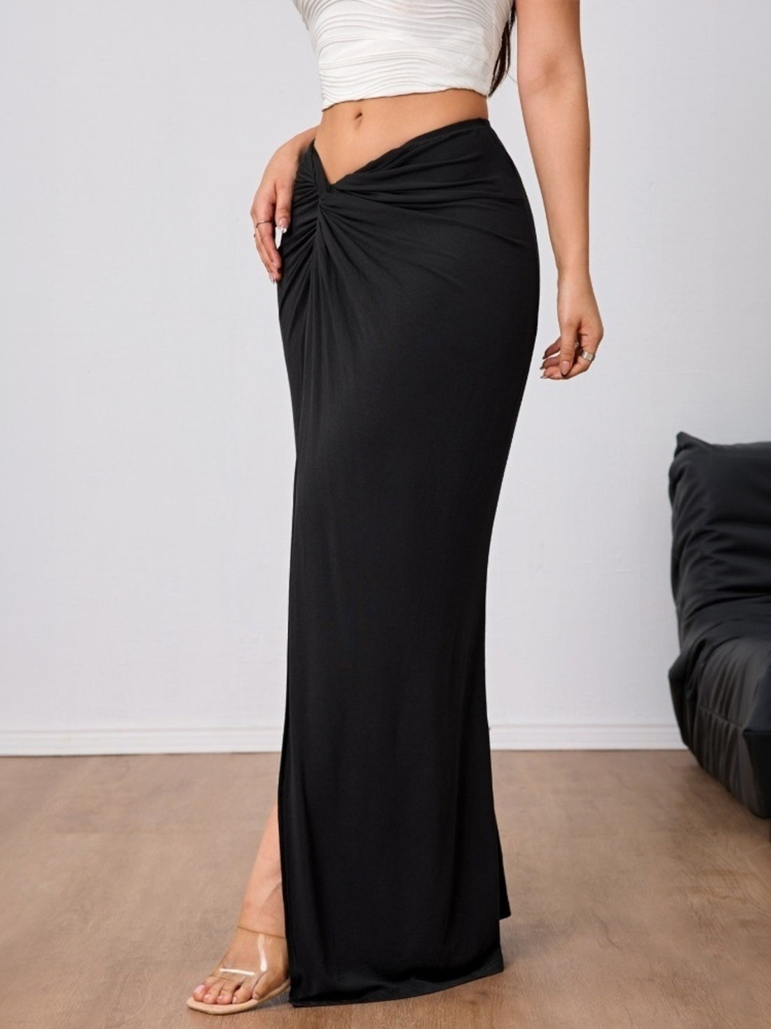 maxi skirt in black featuring slit and fitted fit