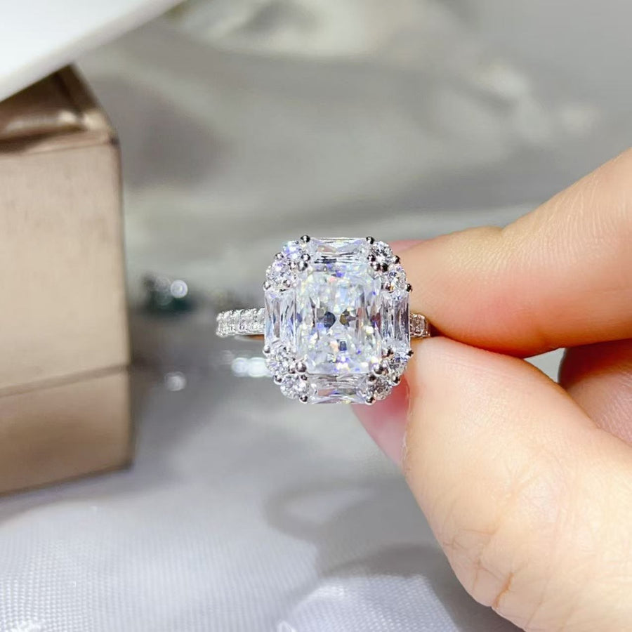 Platinum-Plated,925 sterling silver,Moissanite Carat weight: 3ct Care instructio ring in clear with classic silhouette