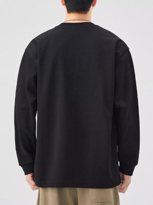 Black casual oversized long-sleeve sweatshirt with crew neck.