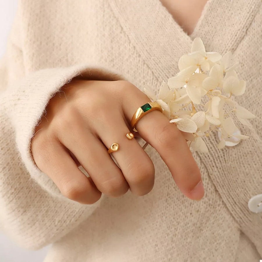 18K Gold-Plated,Titanium Steel,Zircon Care instructions: 1 ring in Gold with fitted silhouette