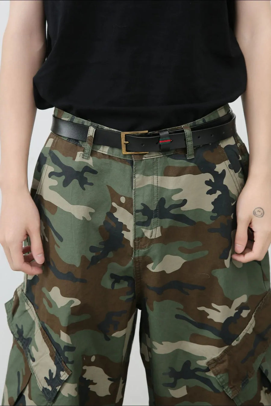 Wide-leg camo cargo Bermuda shorts in green camouflage with multiple pockets.