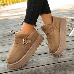 boots in Brown with round toe and ankle-length