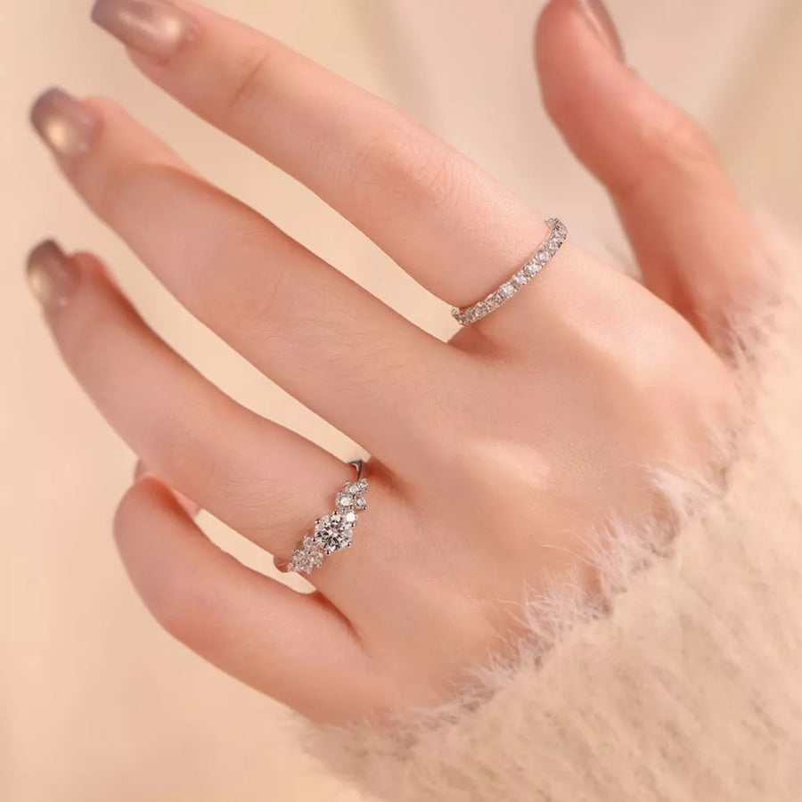 925 sterling silver,Moissanite Carat weight: 2ct Care instructions: Avoid wearin ring in clear with fitted silhouette