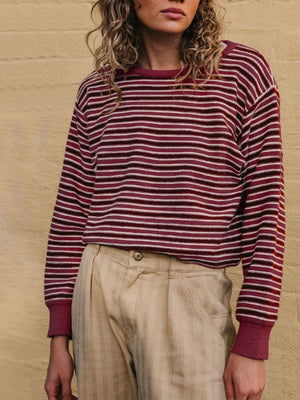 Red pullover sweater with stretch and long sleeve