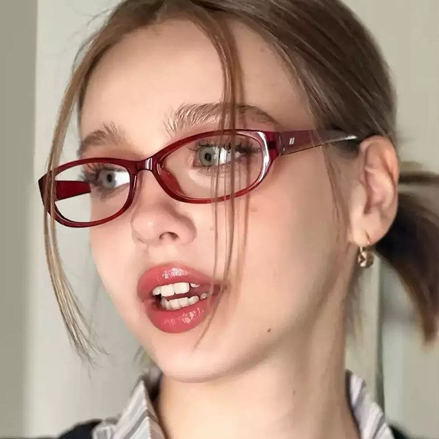 vintage-inspired sunglasses in Red with none