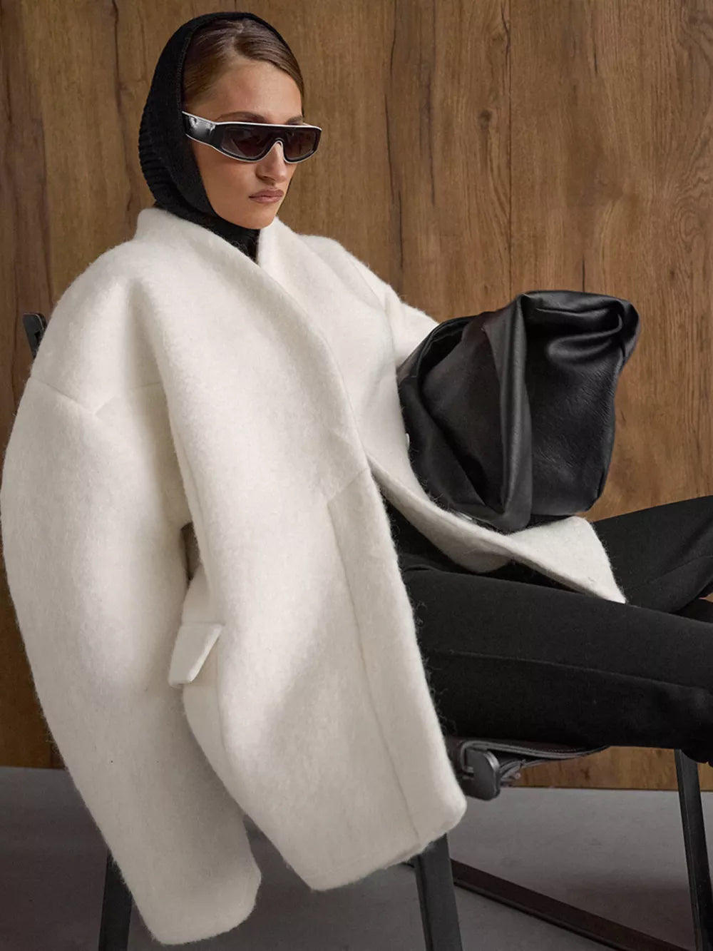 White regular coat with collared