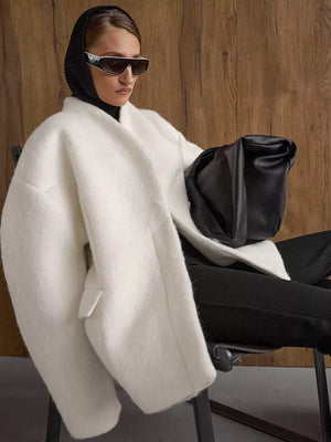 White regular coat with collared