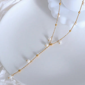 Gold lariat necklace with pearls and gold beads, 18K gold-plated.