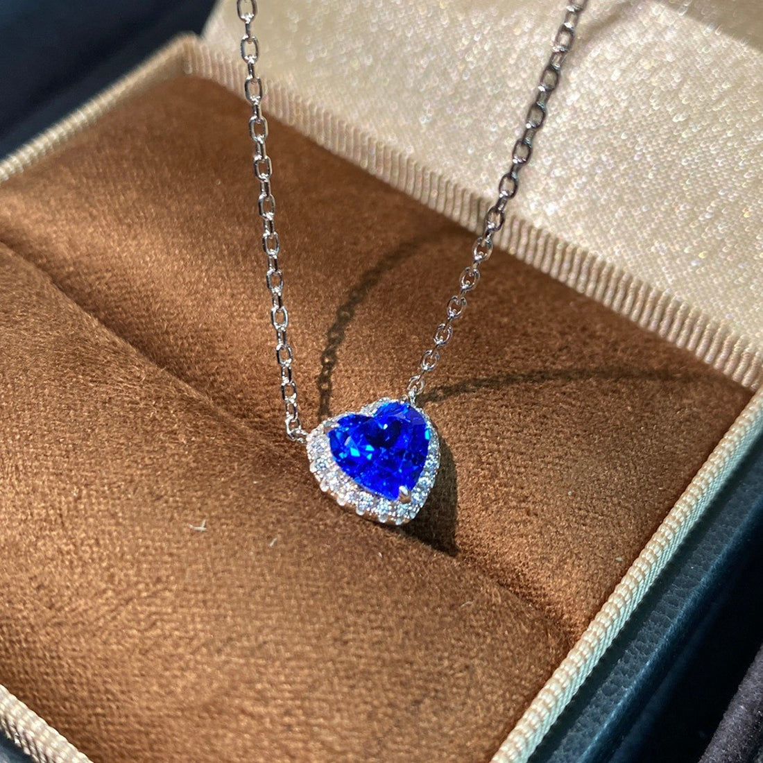 necklace in royal blue with pendant and princess length