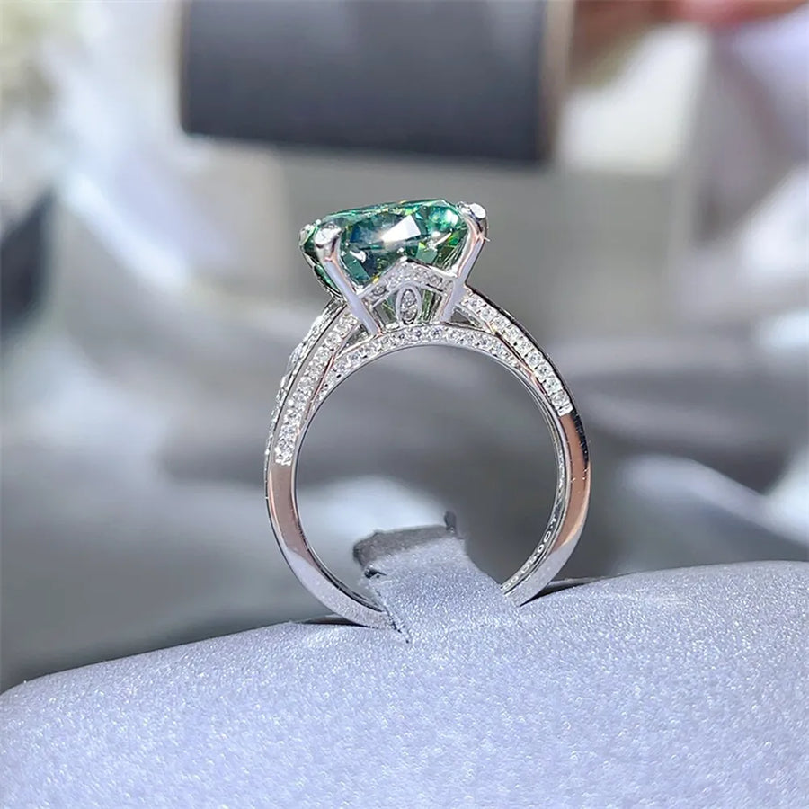 Platinum-Plated,925 sterling silver,Moissanite Carat weight: 5 Care instructions ring in Green with ring silhouette