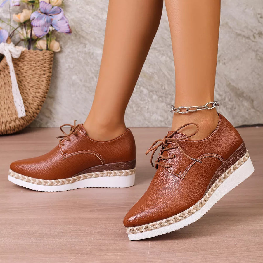 sneakers in White with point toe and not applicable