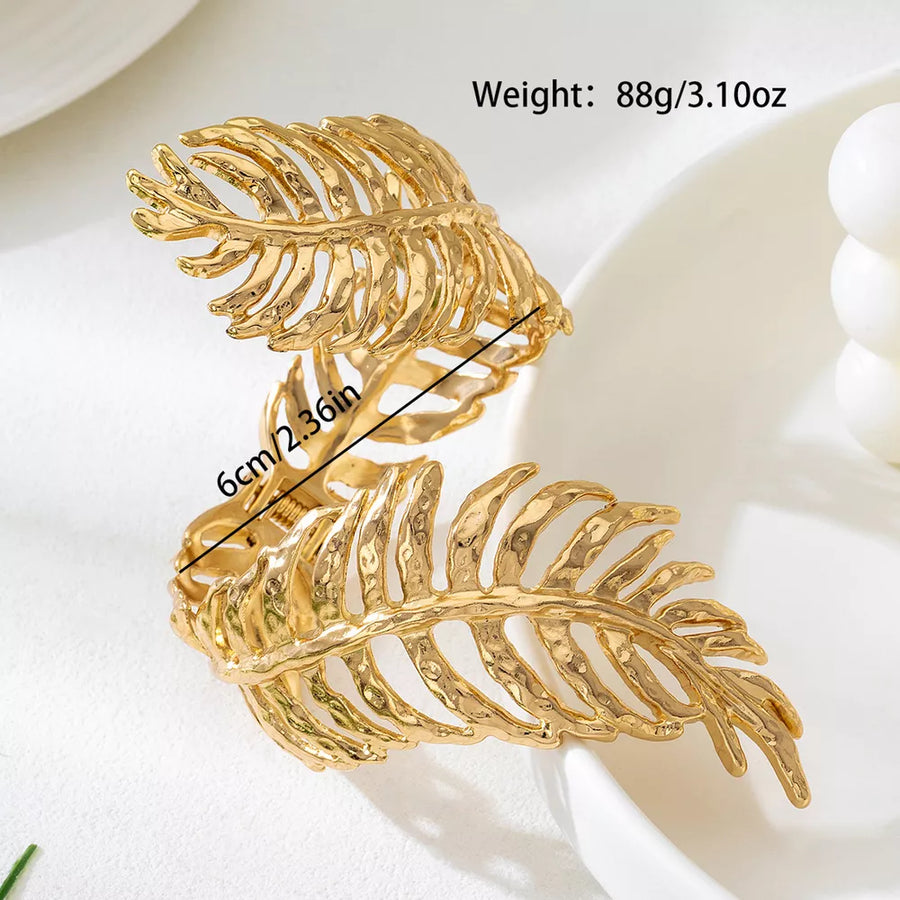 bracelet featuring floral in gold with 18K Gold-Plated,Alloy Care instructions: Avoid wearing during exercise, as sweat