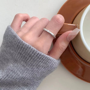 minimalist ring in Silver with null