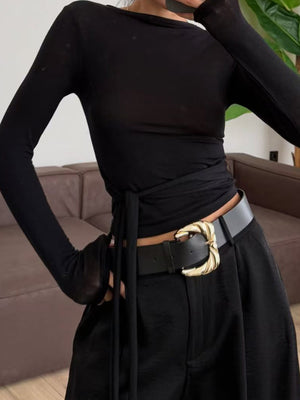black t-shirt with waist-length and pullover