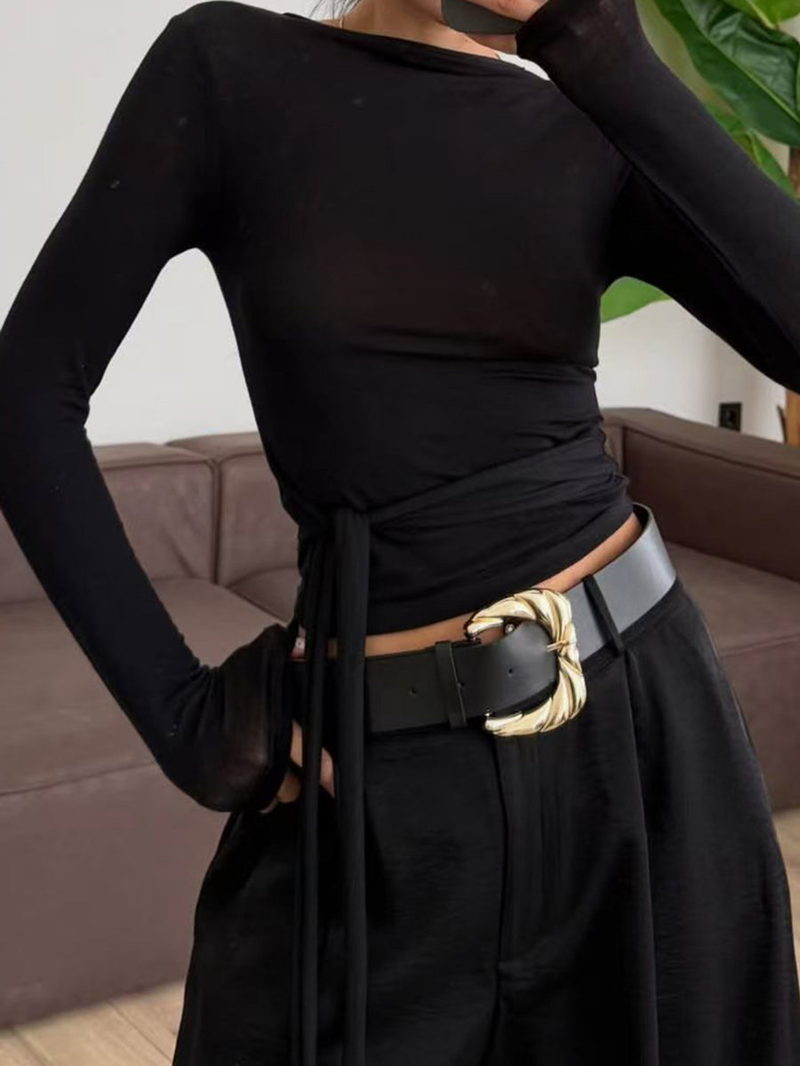 black t-shirt with waist-length and pullover