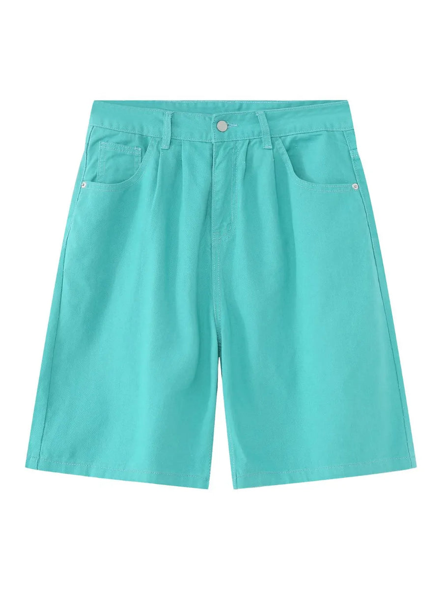 Teal pleated Bermuda shorts with button closure and front pockets.