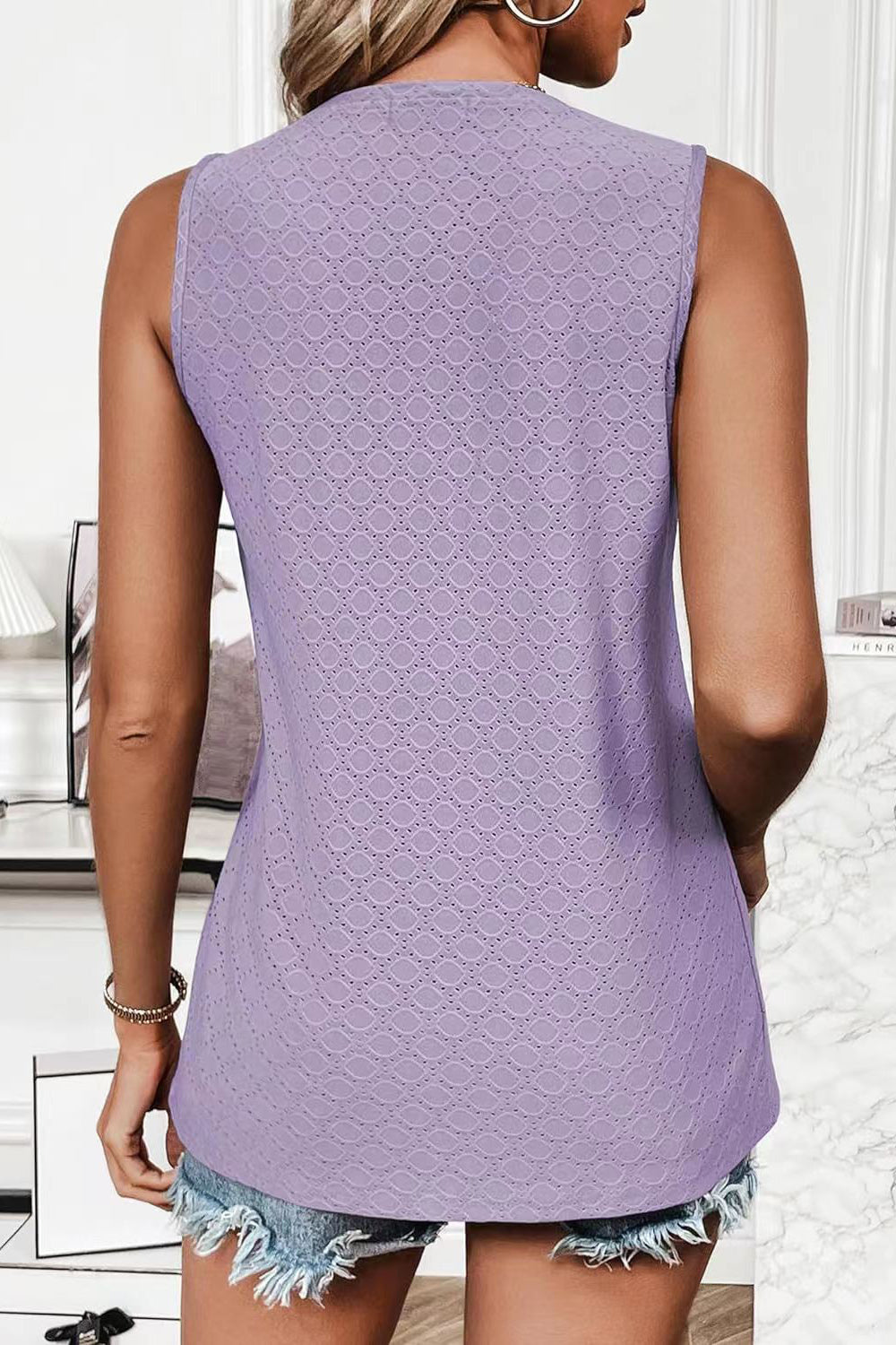 Textured sleeveless scoop neck top in lavender with a geometric pattern